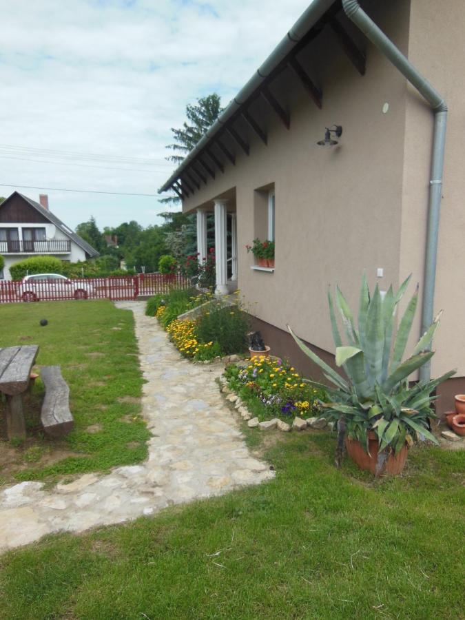 Viragos Apartman Balatonszárszó 외부 사진